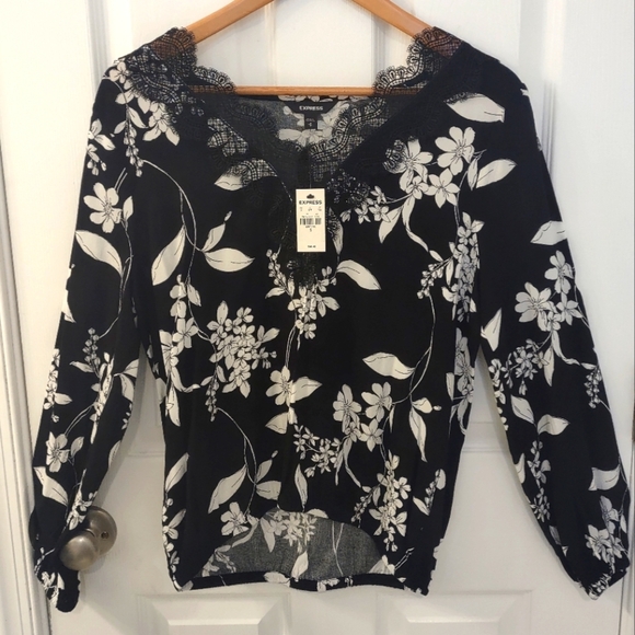 SET OF 2 NWT Express V Neck Neutral Blouses Micro Dot Floral Size S - Picture 14 of 15